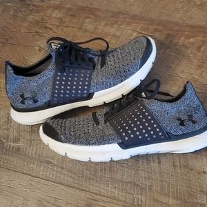 Under armour girls size 5Y